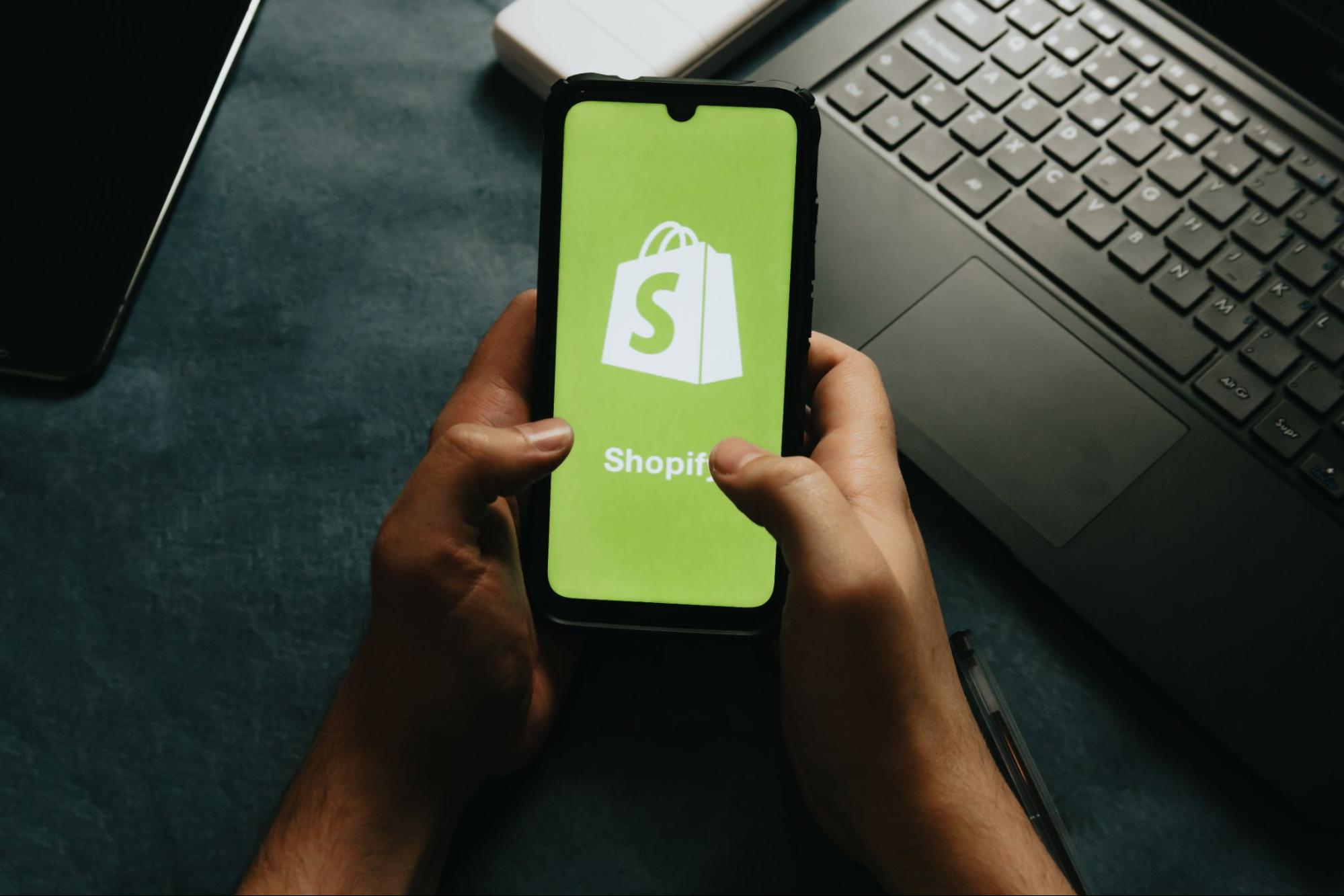 【最新版】Shopify（ショッピファイ）とは？機能や料金プラン、メリットを解説 | デジタルトレンドナビ
