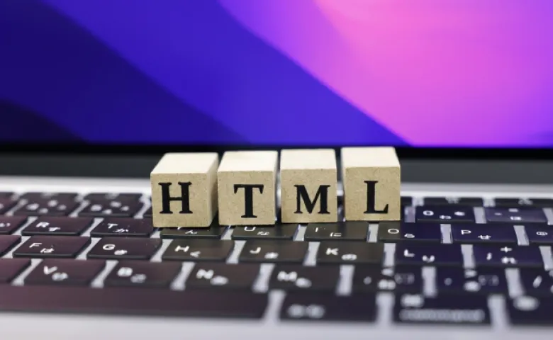 HTMLでの改行：タグとタグの違いと使い方を徹底解説